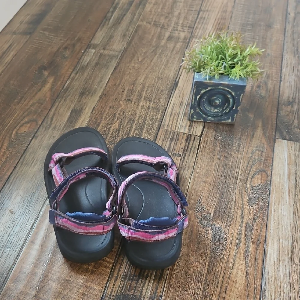 Teva Kids Pink and Blue Outfoor Sandals. Size 3‎